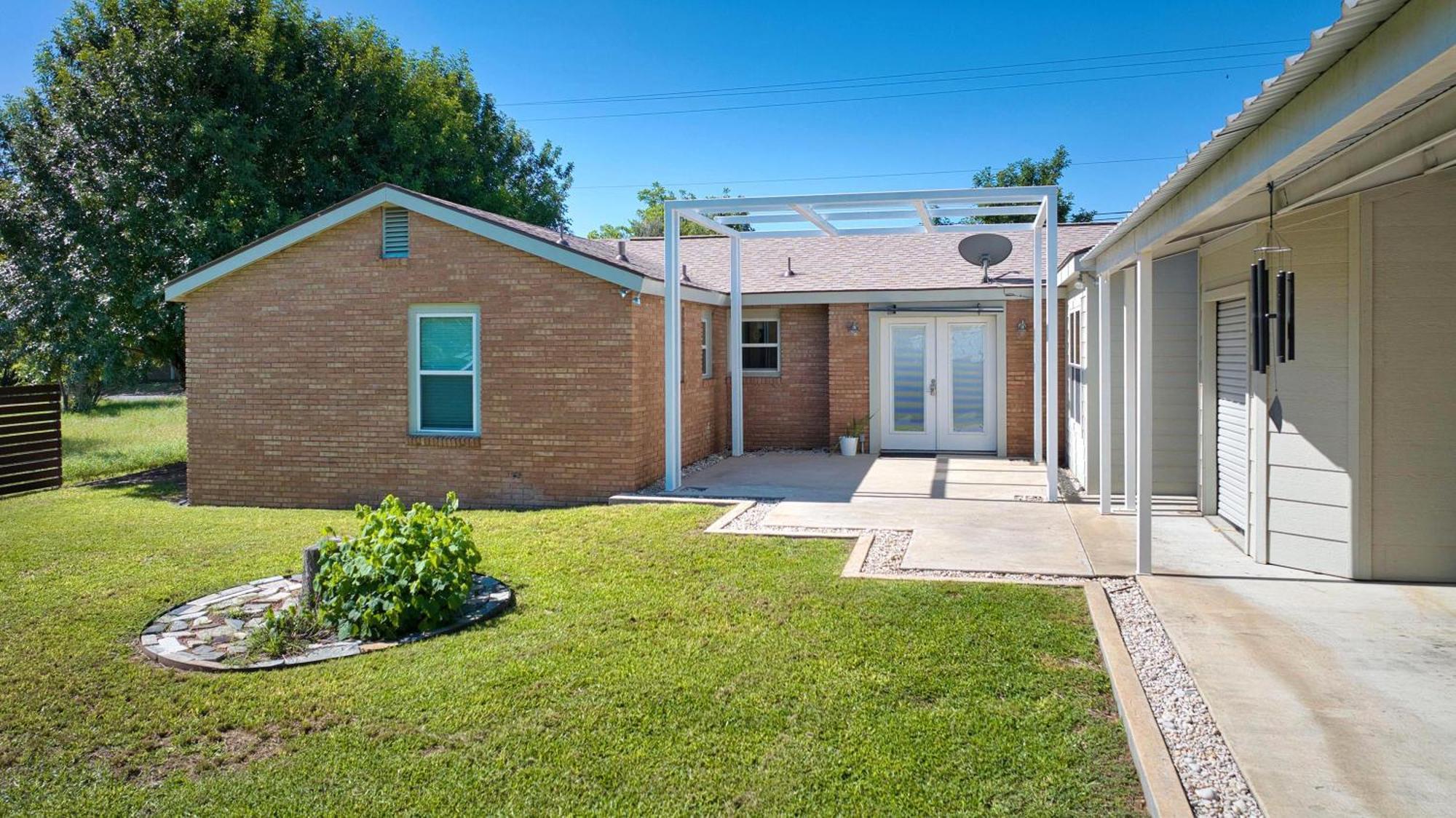 Texas Topaz In Mason Exterior photo